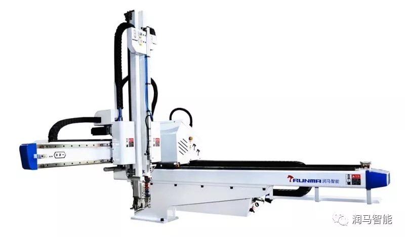 注塑工廠安裝了機(jī)械手臂后有何變化？資深專家經(jīng)驗分享！